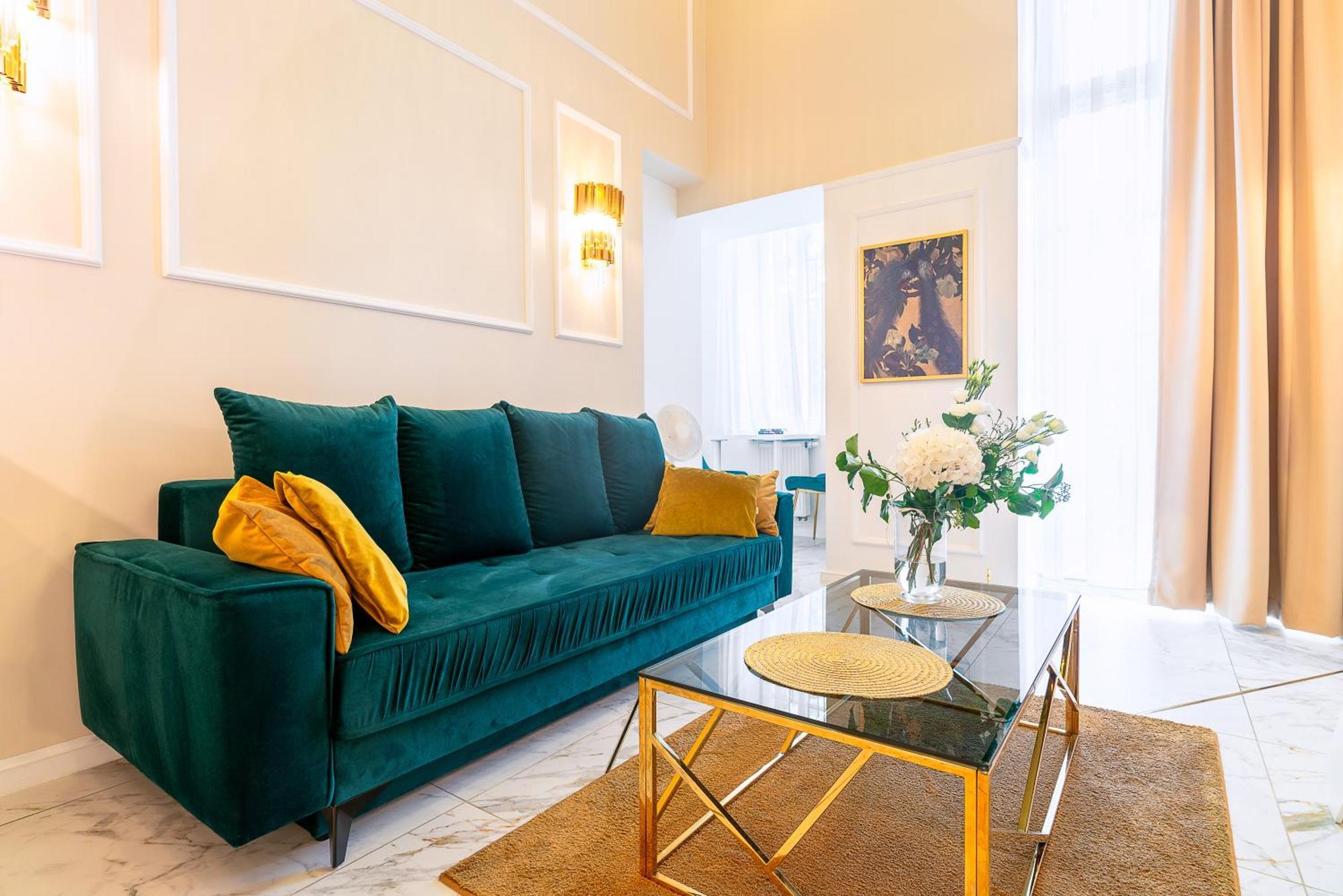 Chanel Jana Pawla Apartment
