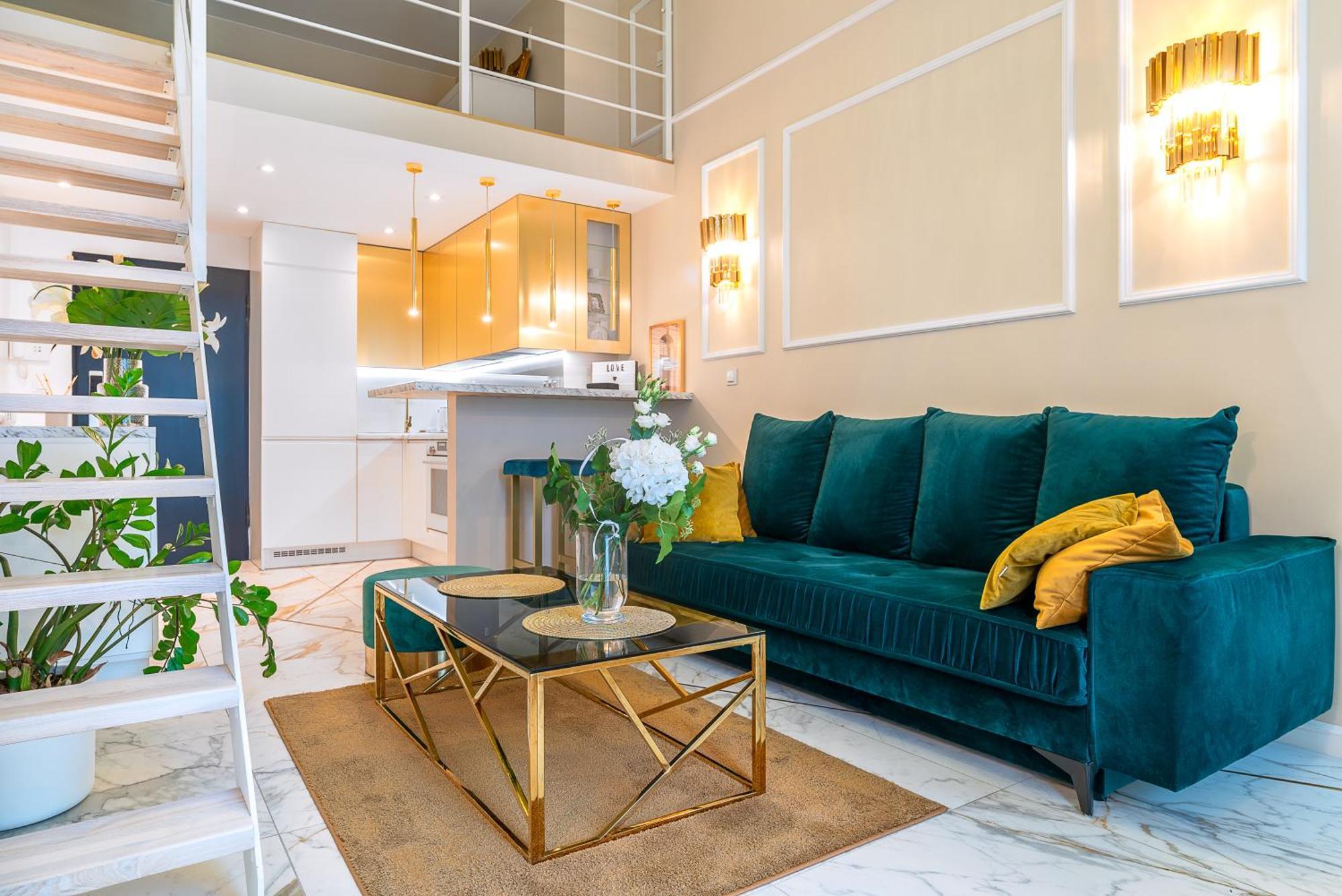 Chanel Jana Pawla Apartment *
